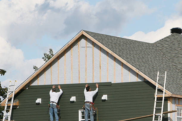 Professional Siding Installation technician working in Somerville, TX
